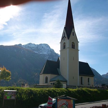 ホテル ガストホフ ツム レーウェン Sankt Jakob im Lesachtal エクステリア 写真