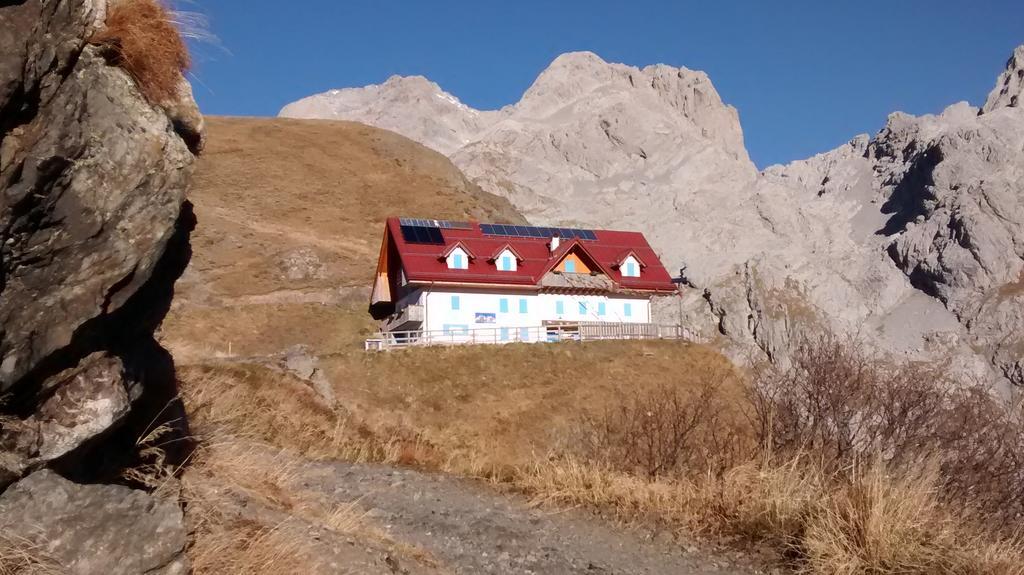 ホテル ガストホフ ツム レーウェン Sankt Jakob im Lesachtal エクステリア 写真