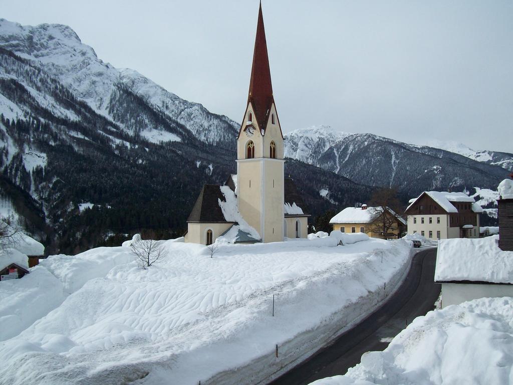 ホテル ガストホフ ツム レーウェン Sankt Jakob im Lesachtal エクステリア 写真
